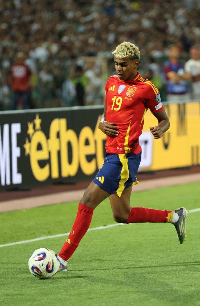 Lamine Yamal: Barcelonas Wunderkind im Visier der Top-Klubs? Lamine Yamal: Barcelonas Wunderkind im Visier der Top-Klubs?