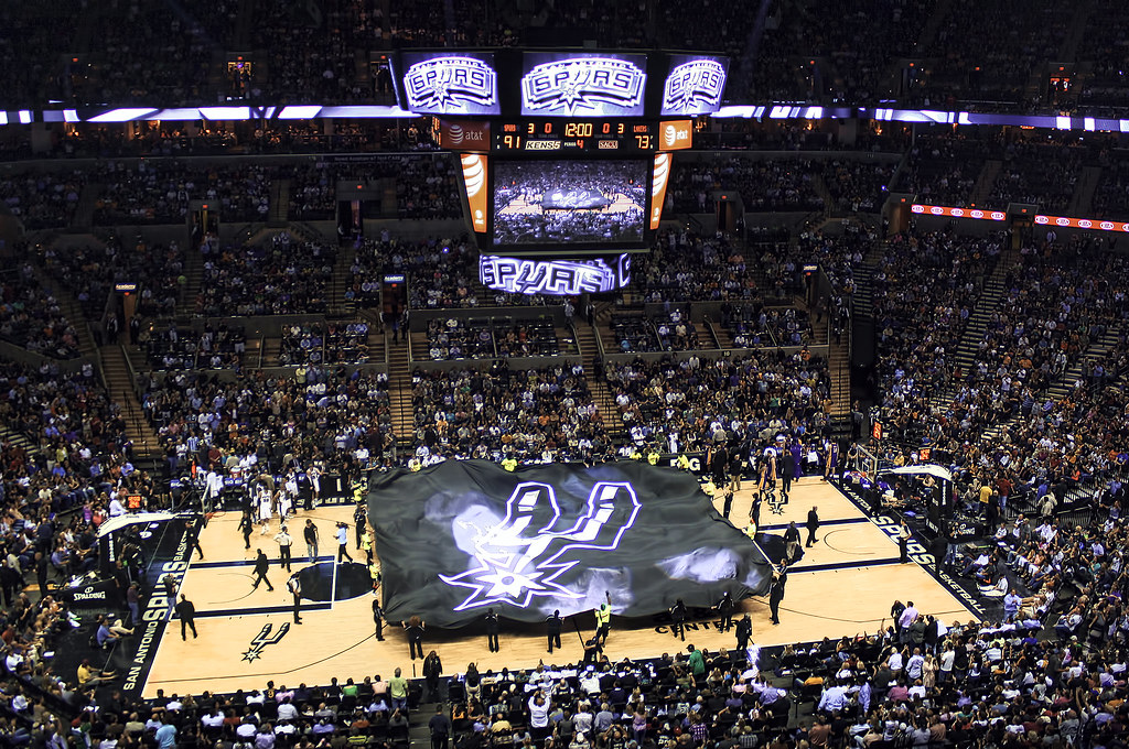 San Antonio Spurs auf dem Spielfeld in Aktion.