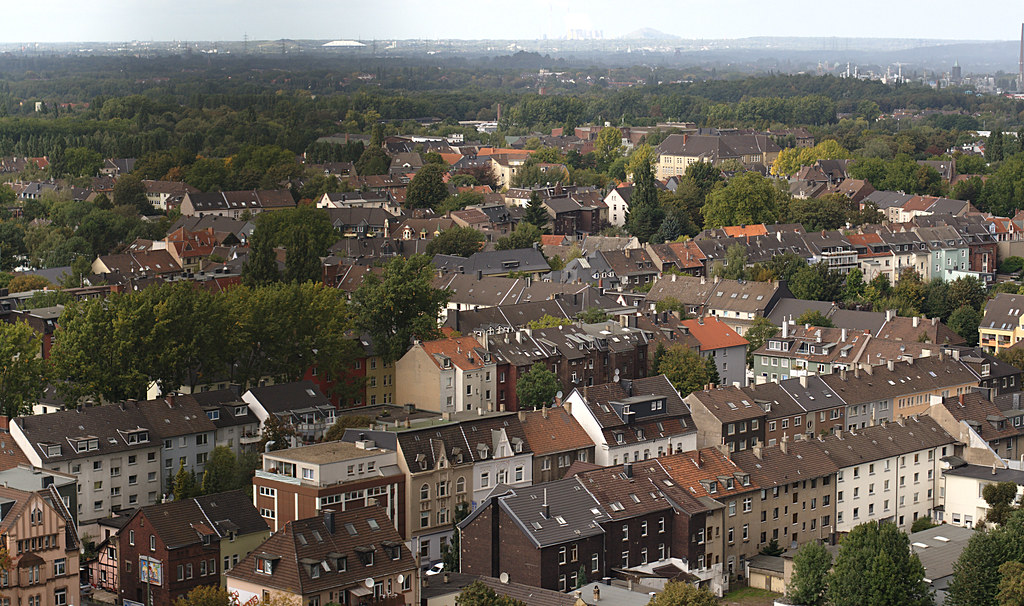 Bochum: TikTok-Erfolg, Baustellen und Straßensperrungen Blick auf die Skyline von Bochum, Deutschland.