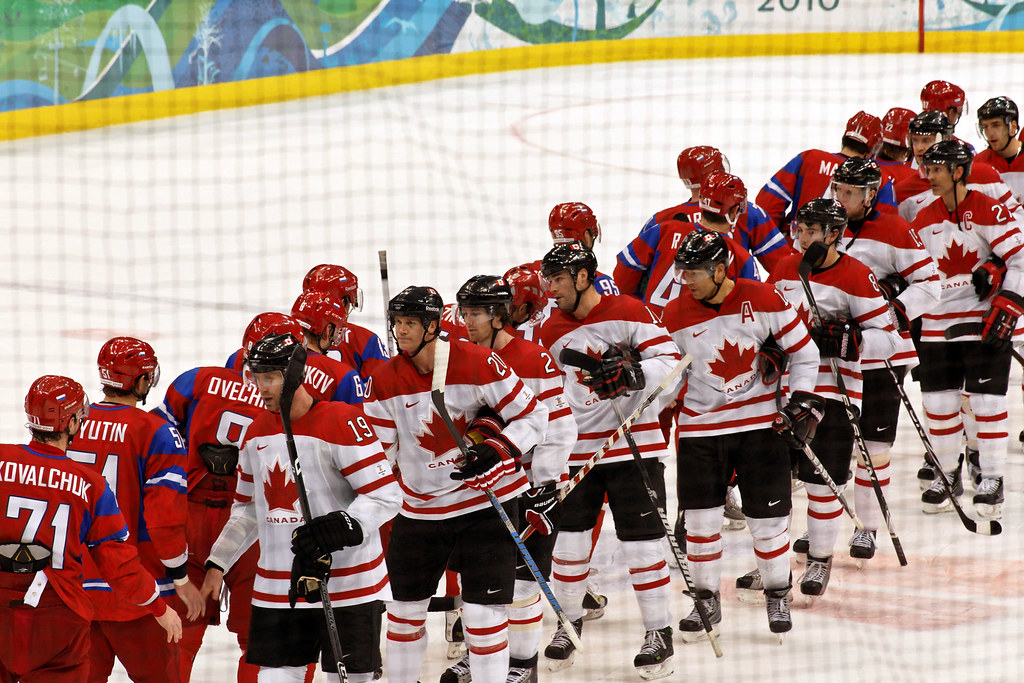 Schweiz und Finnland im Goldspiel der IIHF-Weltmeisterschaft 2026 Eishockey-Finale der IIHF-Weltmeisterschaft 2026