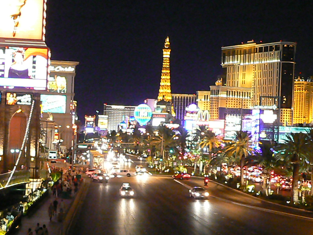 Las Vegas Casinos: Anstieg der Einnahmen trotz Besucherrückgang Blick auf die Casinos am Las Vegas Strip