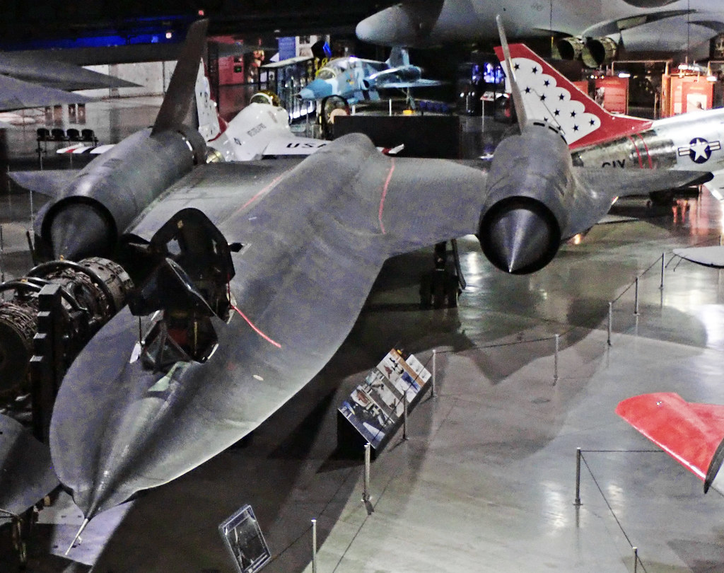 Tu-142 Flugzeug bei der Aufrüstung